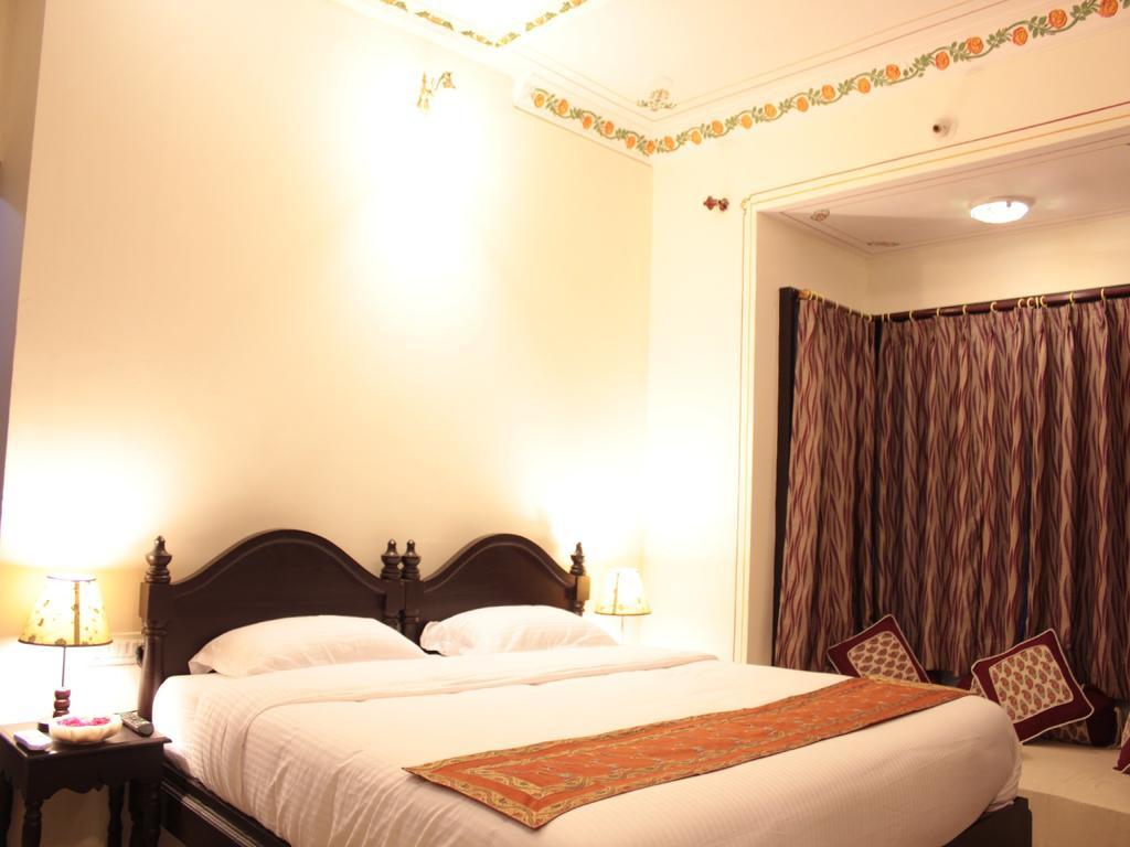 Hotel Mahima Palace Udaipur Exteriör bild